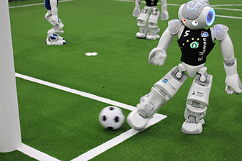 NimbRo球队和B-Human球队赢得了在日本举行的机器人